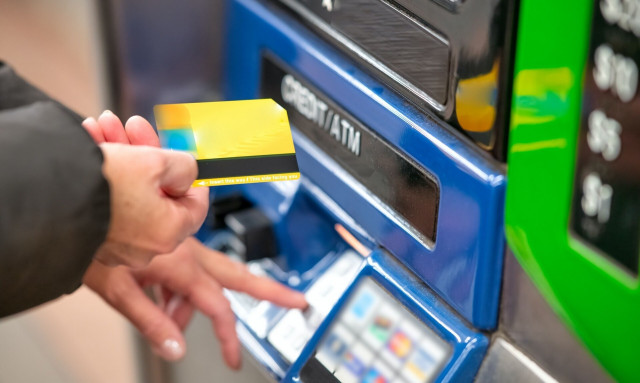 O χάρτης πληρωμών από e-ΕΦΚΑ, ΔΥΠΑ: Ποιοι πάνε ταμείο από 29 Απριλίου μέχρι 2 Μάϊου