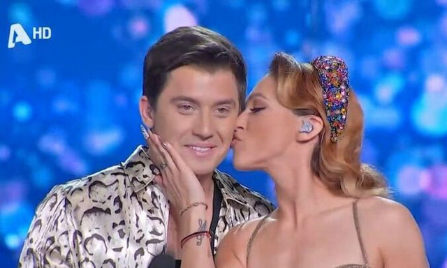 J2US: Αμηχανία για τον Γιώργο Αμούτζα στην ερώτηση εάν υπάρχει ειδύλλιο με την Τάνια Μπρεάζου