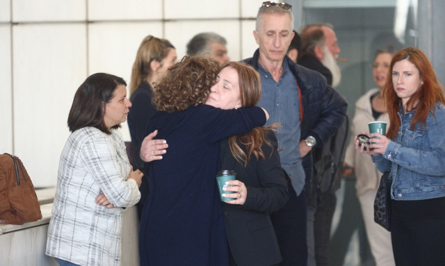 Μάτι: «Το δικαστήριό σας προσβάλλει τους νεκρούς» - Ξεχειλίζει η οργή των συγγενών των θυμάτων