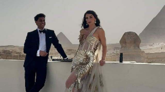 Aίγυπτος: Δισεκατομμυριούχος παντρεύτηκε την πρώην παλαίστρια Erika Hammond στις πυραμίδες