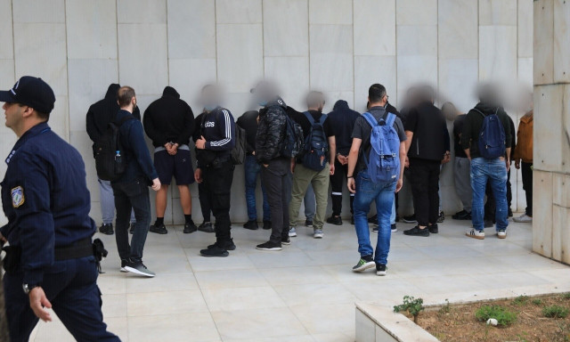 Ρέντη: Στρατολογούσαν τους «μικρούς» με… μπύρες και σουβλάκια