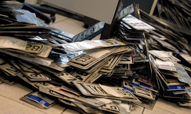 Επιστροφή πινακίδων από τον Δήμο Αθηναίων λόγω Πάσχα