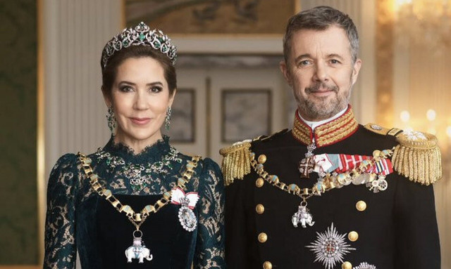 Δανία: Σάλος με το πρώτο επίσημο πορτραίτο του πριγκιπικού ζεύγους – Είναι προϊόν φωτομοντάζ;