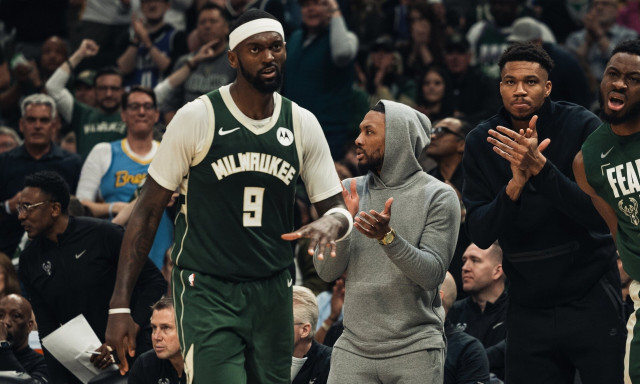 NBA: «Ζωντανοί» οι Μπακς! Μείωσαν σε 2-3 χωρίς Αντετοκούνμπο και Λίλαρντ