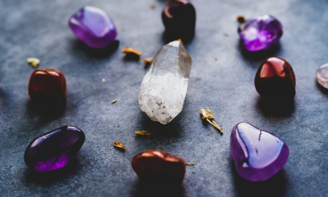 Νέα επιστημονική έρευνα σε πανάρχαιους κρυστάλλους ρίχνει φως στα μυστήρια της «πρώτης» Γης