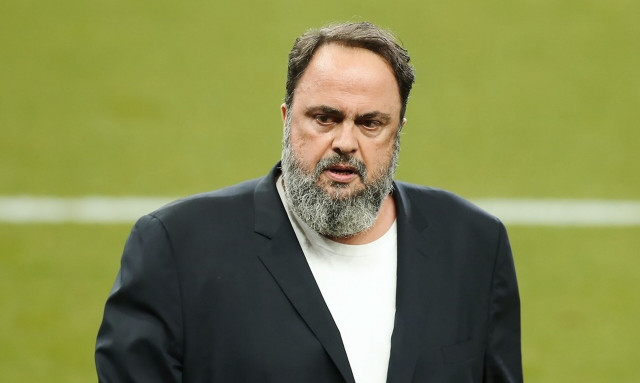 Ολυμπιακός: Συγκινημένος ο Μαρινάκης στους οπαδούς - Αποθεώθηκε στο «Villa Park» (vids)