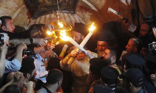 Άγιο Φως: Το απόγευμα του Μεγάλου Σαββάτου θα αφιχθεί από τα Ιεροσόλυμα στην Αθήνα