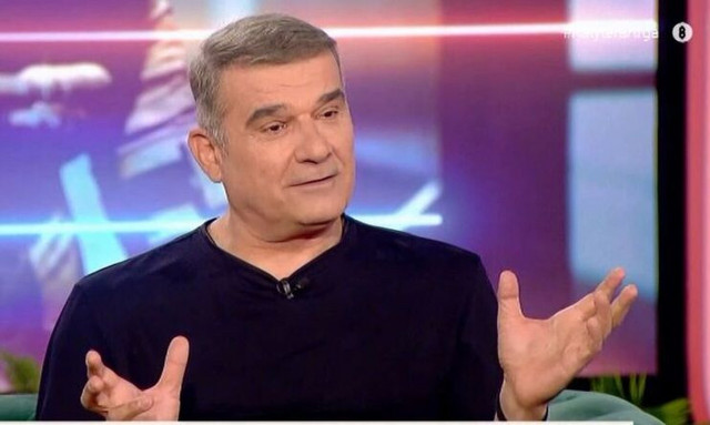 Κώστας Αποστολάκης: «Δεν είχα πάντα αυτή τη φωνή, δημιουργήθηκε με πολλή νύχτα και πολύ ποτό»