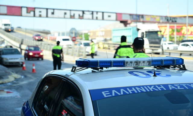 «Γολγοθάς» η έξοδος των εκδρομέων - Μαρτύριο η Αττική οδός, ουρές στα διόδια