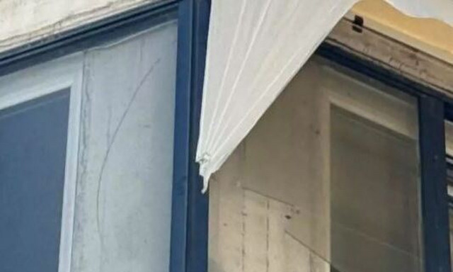 Λαμία: Έσπασαν τζάμια και «έβρεξε» γυαλιά από τον δυνατό αέρα