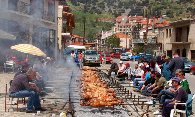 Πάσχα στη Ρούμελη: Άρχισαν να γεμίζουν και πάλι τα ξεχασμένα χωριά της Δυτικής Φθιώτιδας