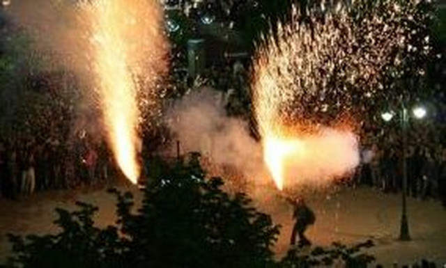 Τα Χαλκούνια το Πάσχα στο Αγρίνιο: Η αναβίωση του εθίμου