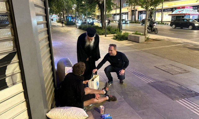 «ΑΠΟΣΤΟΛΗ»  και  «ΝΕΟΤΗΤΑ»  της Ιεράς Αρχιεπισκοπής Αθηνών δίπλα σε κάθε άστεγο