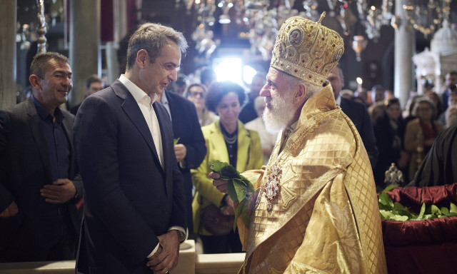 Μητσοτάκης: Παρακολούθησε τη Θεία Λειτουργία της πρώτης Ανάστασης στην Τήνο
