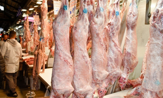 Πάσχα: Τα τελευταία ψώνια για το πασχαλινό τραπέζι - Επί ποδός οι κρεοπώλες για τις παραγγελίες