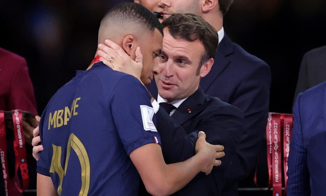 Εμανουέλ Μακρόν: Πιέζει τη Ρεάλ Μαδρίτης για τη συμμετοχή του Εμπαπέ στους Ολυμπιακούς Αγώνες