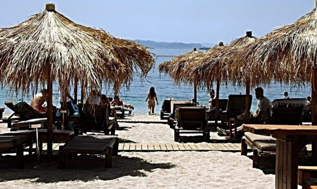 MyCoast: Πώς λειτουργεί η εφαρμογή για τις καταγγελίες των παραβάσεων στις παραλίες