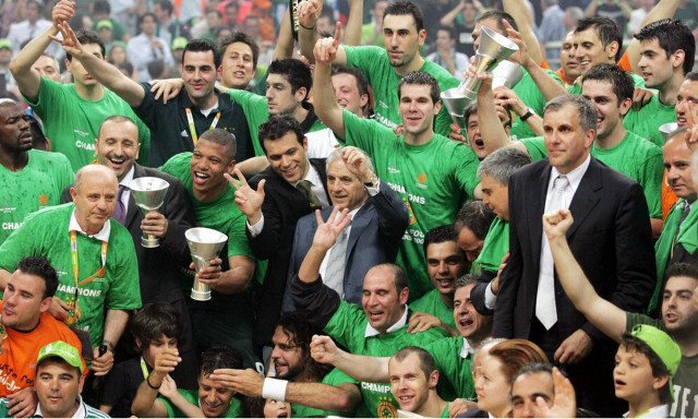 Όταν ο Παναθηναϊκός έραψε το τέταρτο αστέρι στη φανέλα μέσα στο σπίτι του!