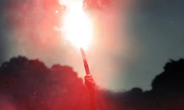 Καλαμάτα: Στο νοσοκομείο πατέρας και κόρη που τραυματίστηκαν από ναυτική φωτοβολίδα  - Μία σύλληψη