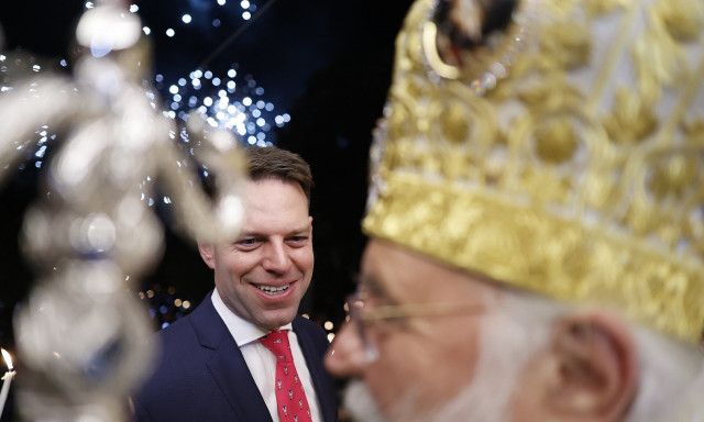 Το αιχμηρό αναστάσιμο μήνυμα του Μητροπολίτη Κέρκυρας ενώπιον Κασσελάκη και η αντίδρασή του