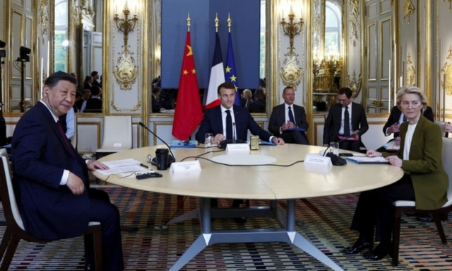 Συνάντηση Μακρόν – Σι Τζινπίνγκ: Μήνυμα υπέρ «ισότιμων κανόνων για όλους» στο εμπόριο