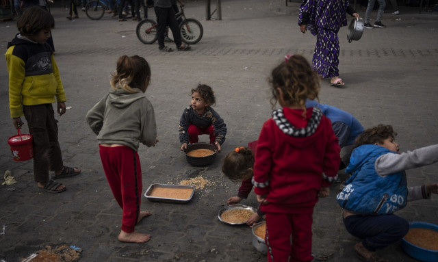 «Ζουν σε σκηνές χωρίς νερό»: Συντονίστρια των «Γιατρών χωρίς Σύνορα» μιλά για το δράμα στη Ράφα
