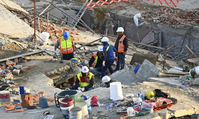 Ώρες αγωνίας στη Νότια Αφρική: Δεκάδες αγνοούμενοι σε κτήριο που κατέρρευσε - Μάχη με τον χρόνο