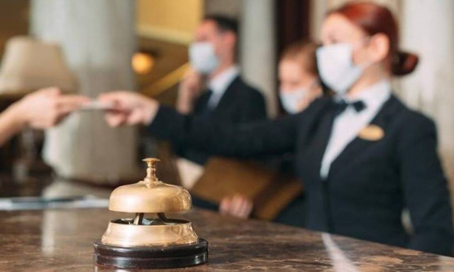 Χαμός σε ξενοδοχείο στην Κρήτη – Εργαζόμενος «πλακώθηκε» με την πρώην του και τον σύντροφό της