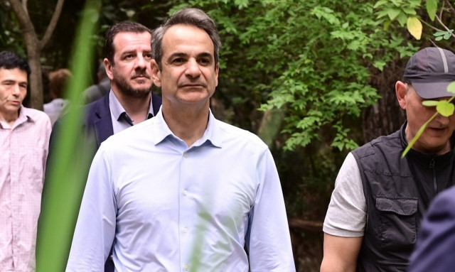 PM Mitsotakis visits Attikon University General Hospital and Daphni monastery