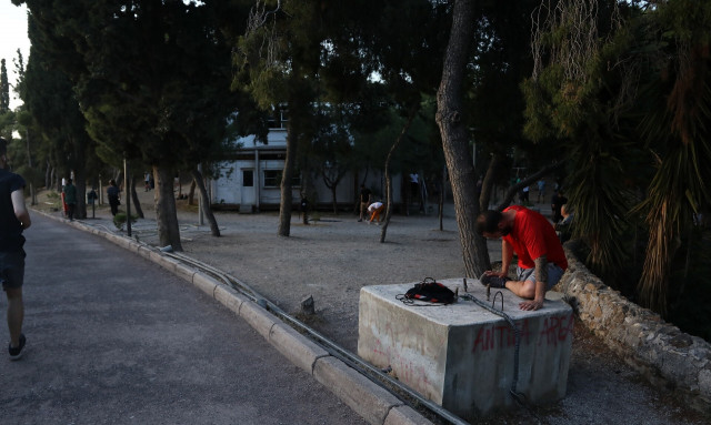 Σύγκρουση οχημάτων στην Αρδήττου - Ελαφρά τραυματισμένοι οι οδηγοί