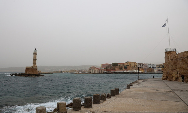 Καιρός: Παρασκευή με καταιγίδες και νέα πτώση της θερμοκρασίας - Σήμα κίνδυνου για τη σκόνη