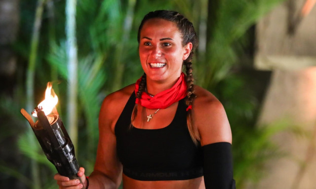 Survivor: Απίστευτη εξέλιξη στο παιχνίδι –  Πήρε τη δάδα της και αποχώρησε η Ασημίνα