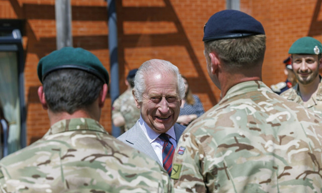 Δημόσια εμφάνιση για τον βασιλιά Κάρολο: «Χαίρομαι που μου επιτράπηκε να βγω έξω από το κλουβί μου»