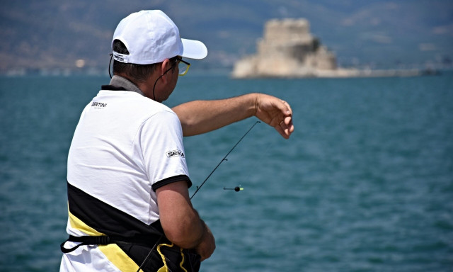 «Χαράτσι» και στο ψάρεμα – Αντιδράσεις για τη νέα απόφαση που προβλέπει έκδοση άδειας