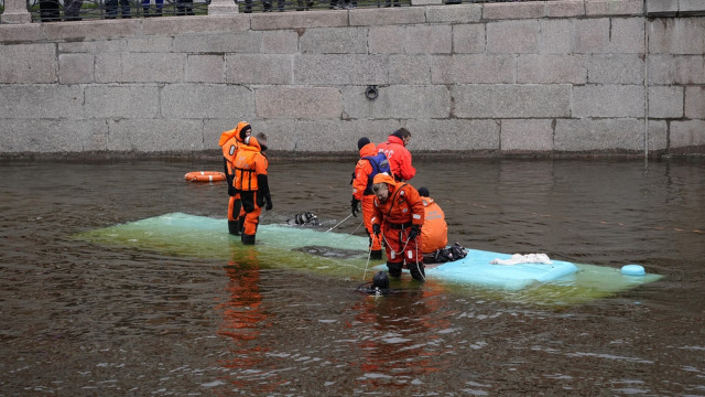Ρωσία: Επτά νεκροί από την πτώση λεωφορείου σε ποταμό της Αγίας Πετρούπολης