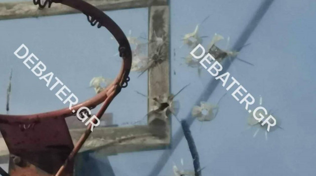 Μυστήριο με σημάδια από σφαίρες σε ταμπλό μπασκέτας στον Ασπρόπυργο (vid, pics)