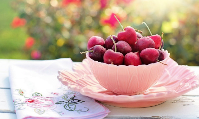 Ανεξέλεγκτη η τιμή στα κεράσια – Ξεπερνάει ακόμα και τα 16 ευρώ το κιλό