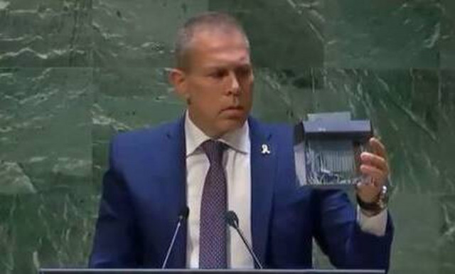 Ο Πρεσβευτής του Ισραήλ έσκισε τον Χάρτη των Ηνωμένων Εθνών πριν από το ψήφισμα για την Παλαιστίνη