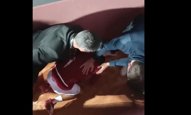 Κινδύνευσε ο Τζόκοβιτς: Δέχτηκε παγούρι στο κεφάλι