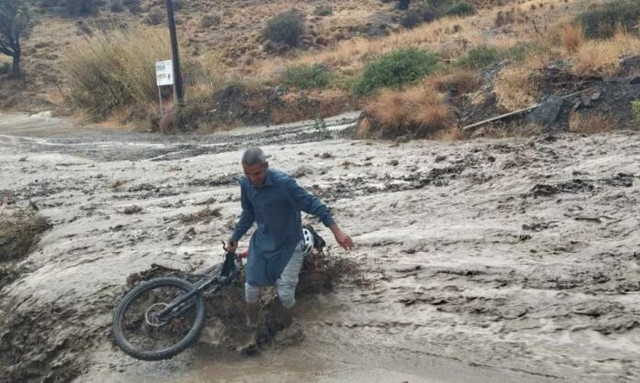 Κρήτη: Τουρίστρια κινδύνεψε να παρασυρθεί από χείμαρρο – Την έσωσαν οι κάτοικοι