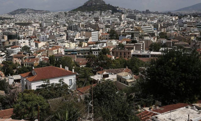 Ακρίβεια: Εξωπραγματικές οι τιμές των ενοικίων – «Ροκανίζουν» πάνω από τον μισό μισθό