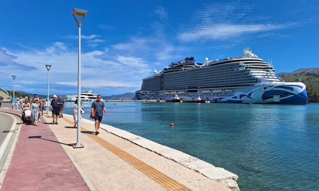 Κεφαλονιά: Κατέπλευσε στο λιμάνι Αργοστολίου τo πελώριο κρουαζιερόπλοιο Norwegian Viva