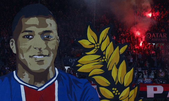 Ο Κιλιάν Εμπαπέ αποχαιρέτησε την Παρί Σεν Ζερμέν – Εντυπωσιακό κορεό από τους οπαδούς