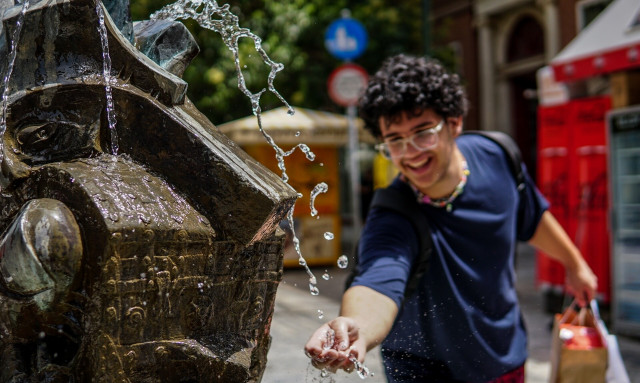 Καιρός: Ραγδαία αλλαγή - Από ζακέτα... φανελάκι για τον μίνι καύσωνα που έρχεται