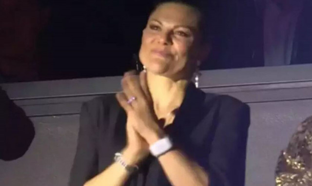 Eurovision: Άβολη στιγμή για τους εκφωνητές της ΕΡΤ – Δεν γνώριζαν τη διάδοχο του σουηδικού θρόνου