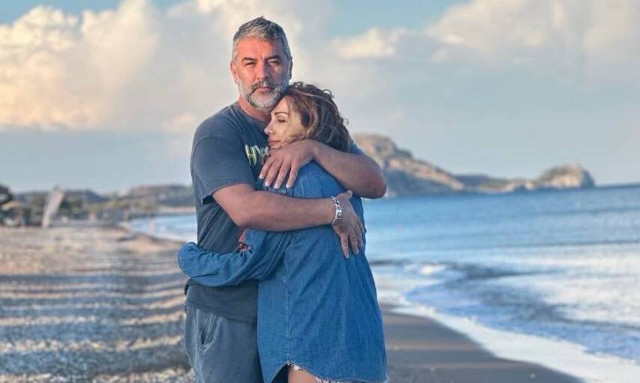 Βασίλης Μπισμπίκης: Δείχνει για πρώτη φορά τη μητέρα του - Η απίστευτη ομοιότητα