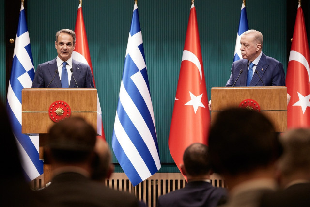 Συνάντηση Μητσοτάκη – Ερντογάν: Τα τρία αγκάθια πίσω από τα καλά λόγια