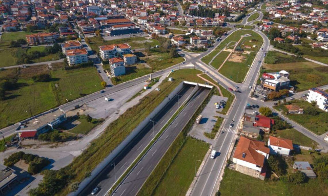Δόθηκε στην κυκλοφορία η αναβαθμισμένη σήραγγα στην Κατερίνη με κατεύθυνση προς Θεσσαλονίκη