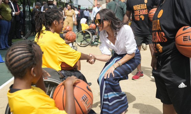 Μέγκαν Μάρκλ: Γιόρτασε την Ημέρα της Μητέρας στη Νιγηρία μαζί με τον Πρίγκιπα Χάρι (pics)