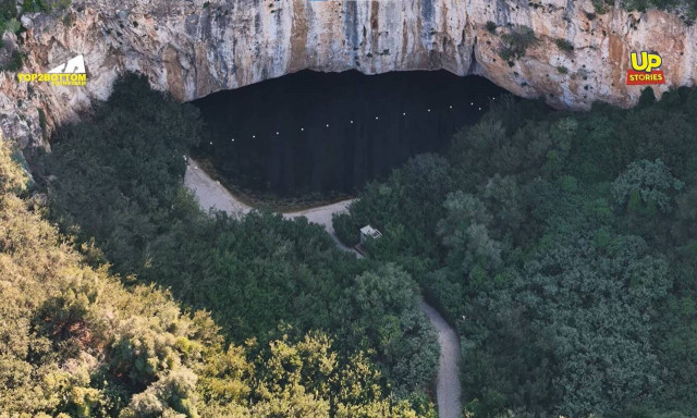 Αυτή είναι η prive Πρωθυπουργική παραλία στη Βουλιαγμένη (vid)